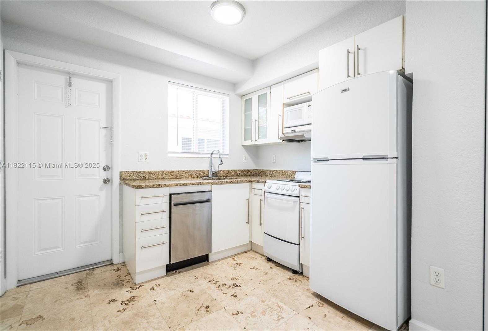Small Image of 2180 BAY DR #4A, Miami Beach Number 8