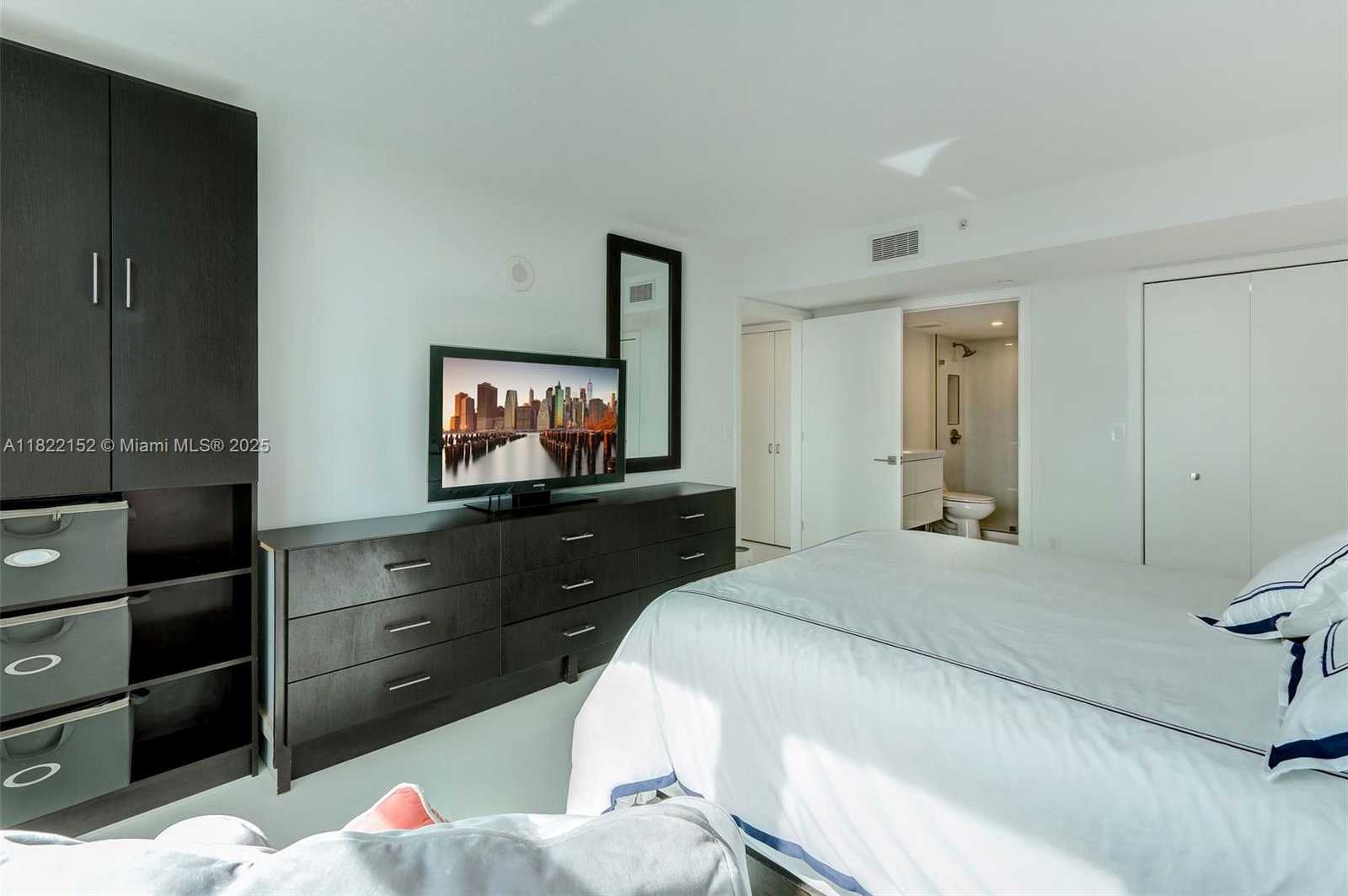 Small Image of 3000 CORAL WAY #1202, Miami Number 9