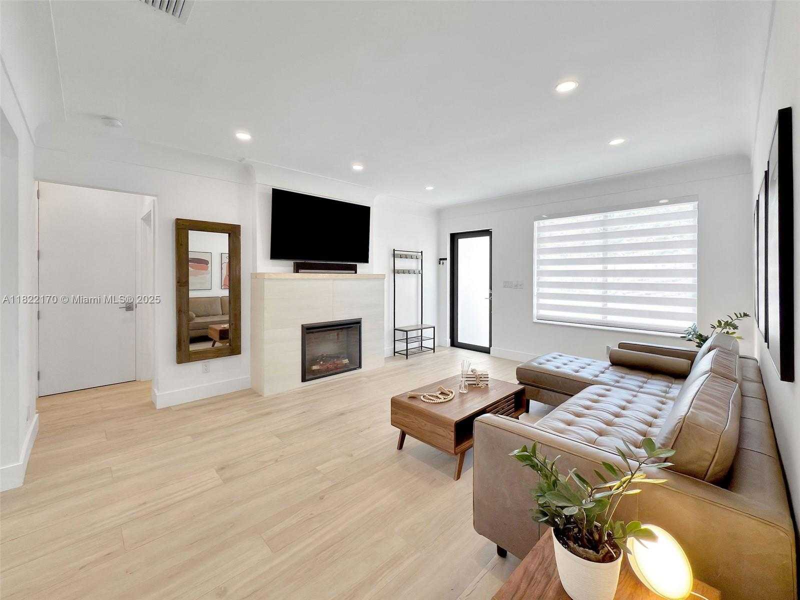Small Image of 130 SOUTH WEST 25TH RD, Miami Number 13