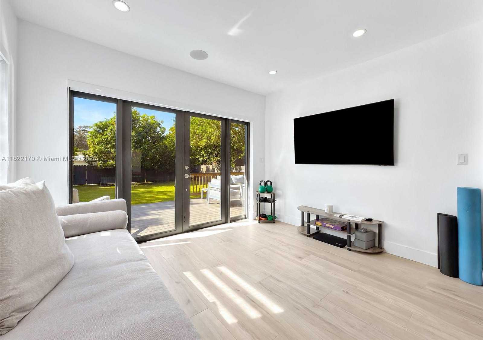 Small Image of 130 SOUTH WEST 25TH RD, Miami Number 19