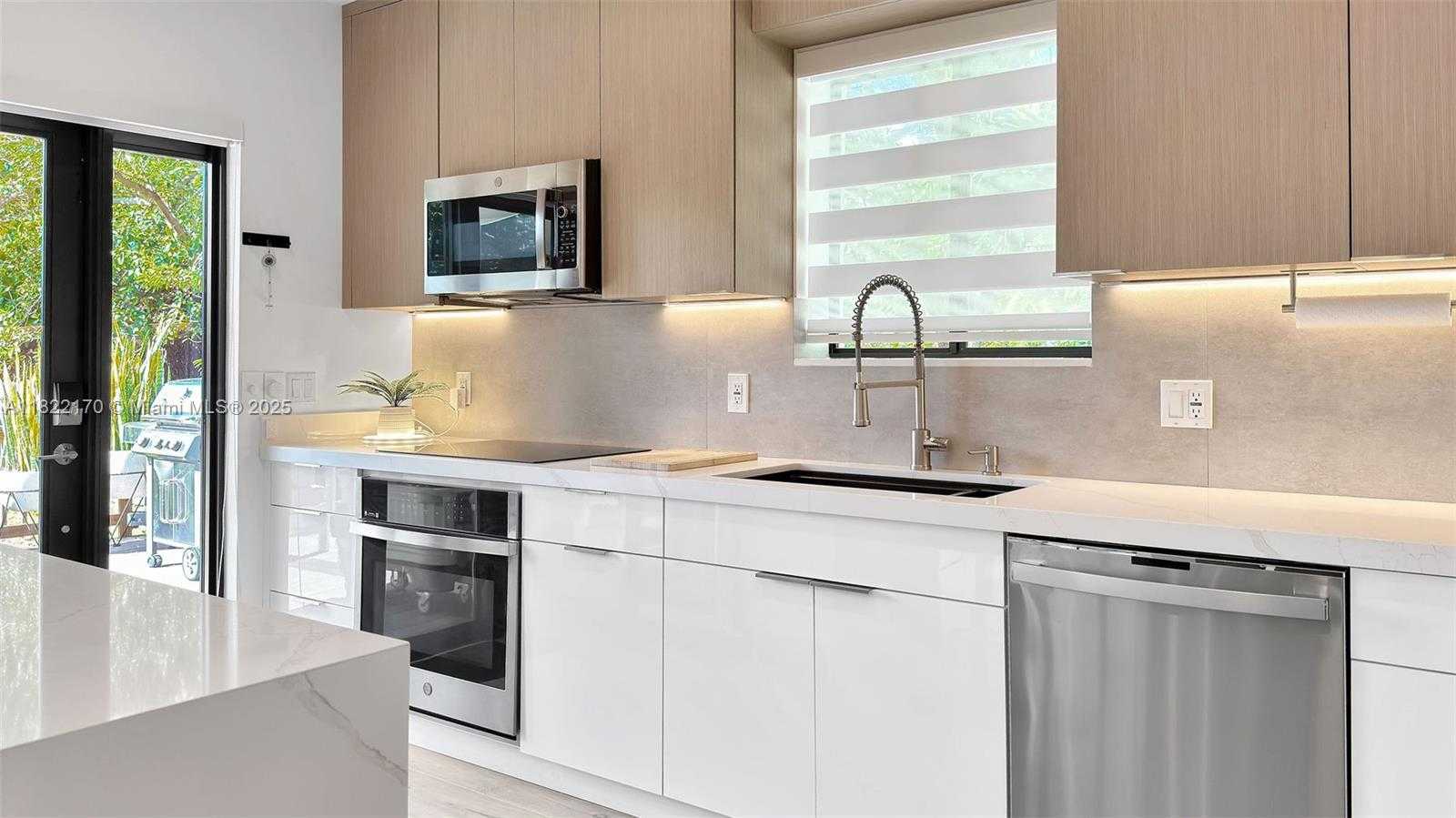 Small Image of 130 SOUTH WEST 25TH RD, Miami Number 21