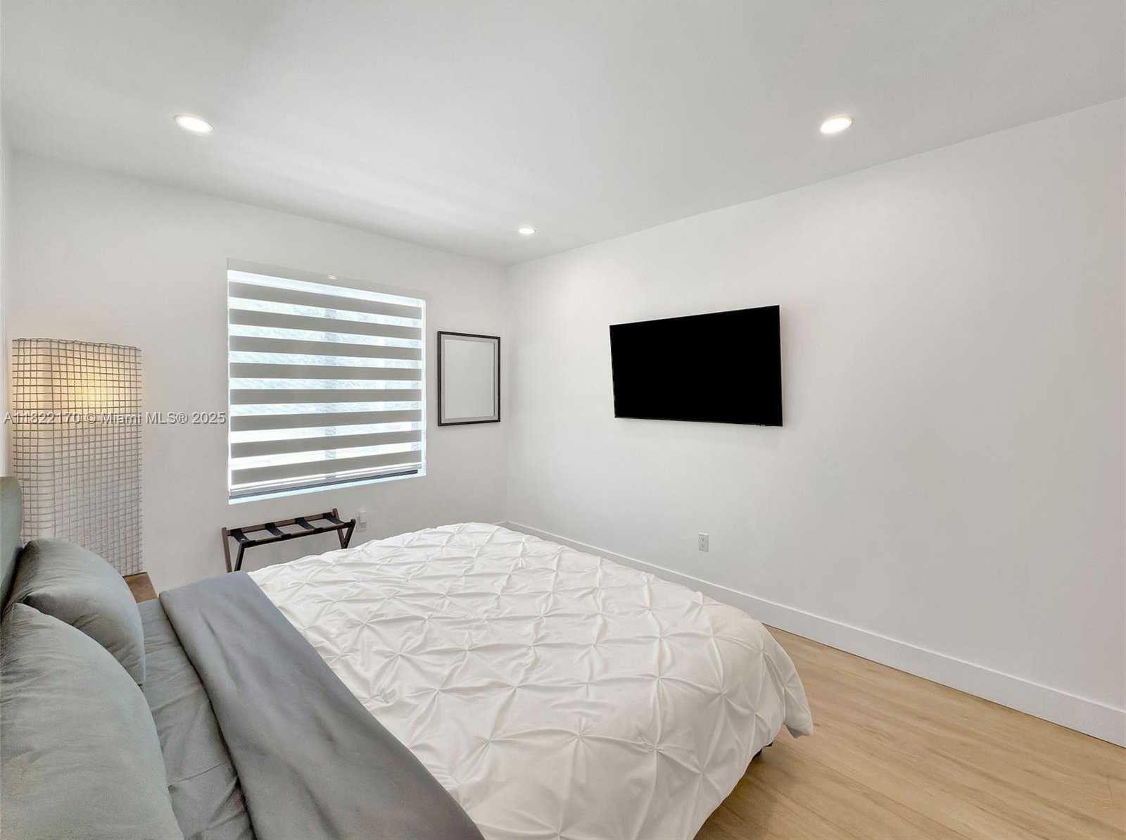 Small Image of 130 SOUTH WEST 25TH RD, Miami Number 29