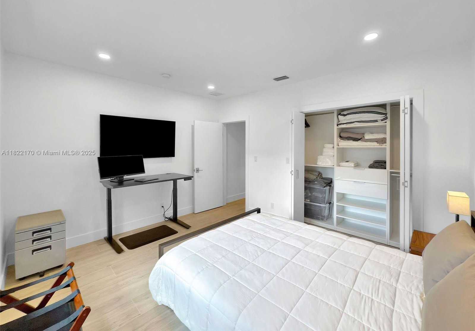 Small Image of 130 SOUTH WEST 25TH RD, Miami Number 34