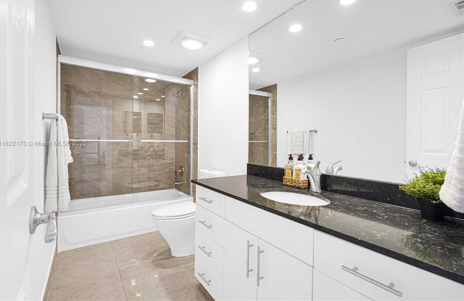 Small Image of 881 OCEAN DR #21D, Key Biscayne Number 14