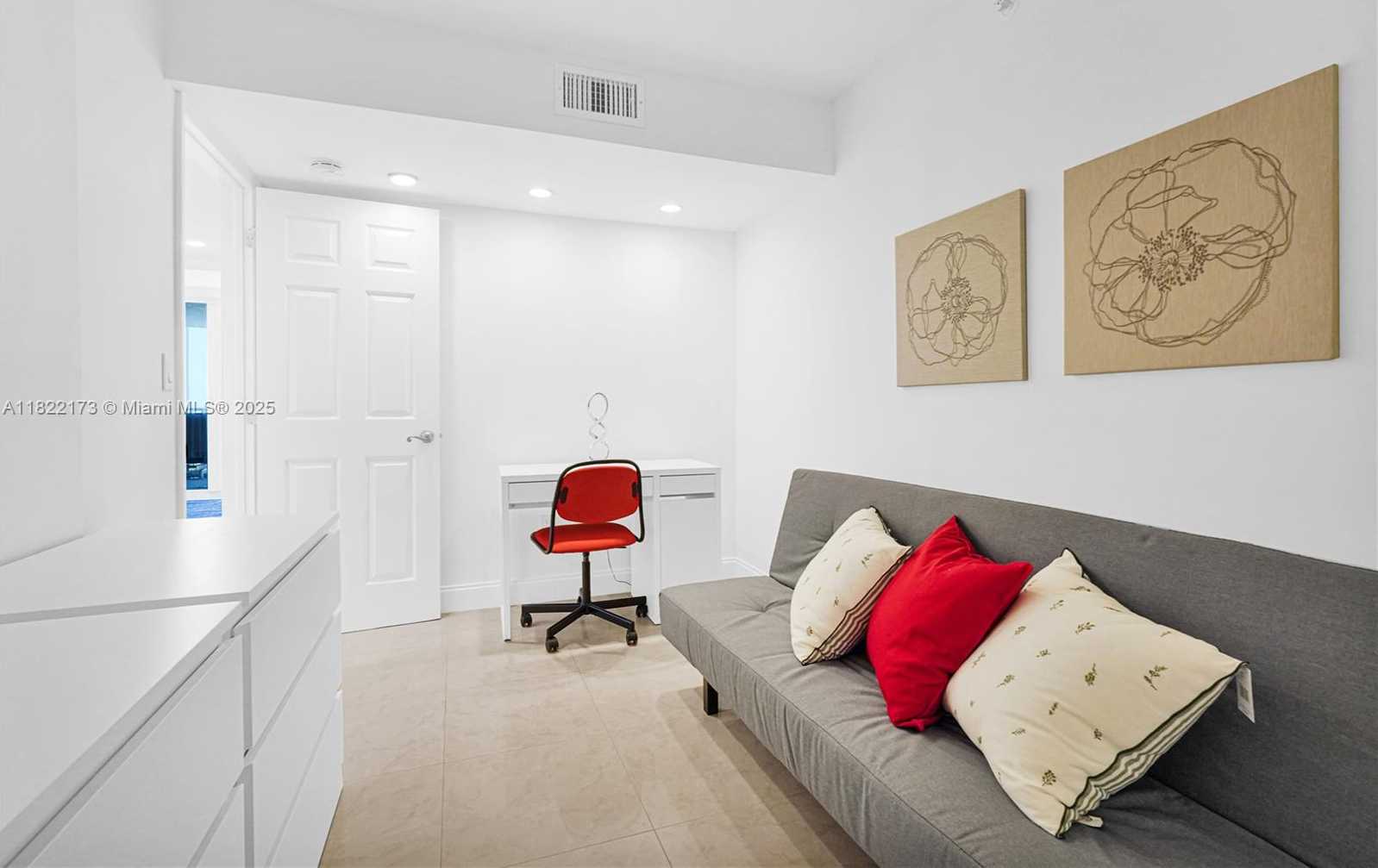 Small Image of 881 OCEAN DR #21D, Key Biscayne Number 18