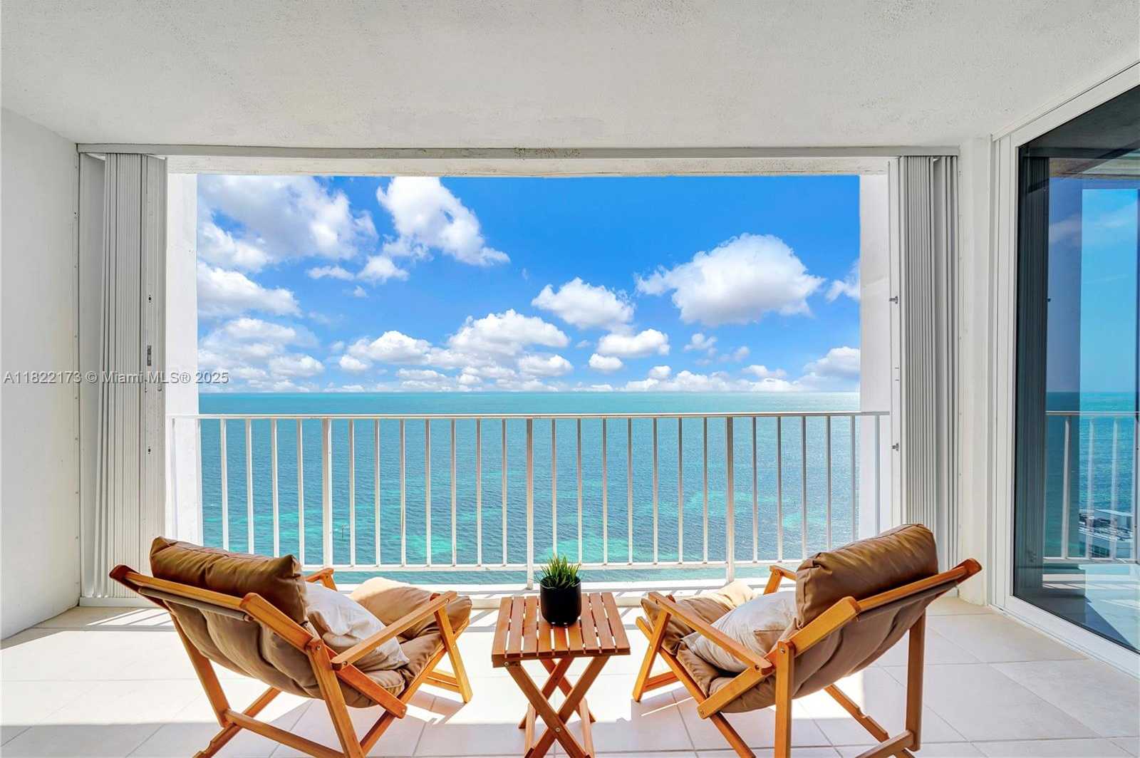 Small Image of 881 OCEAN DR #21D, Key Biscayne Number 2
