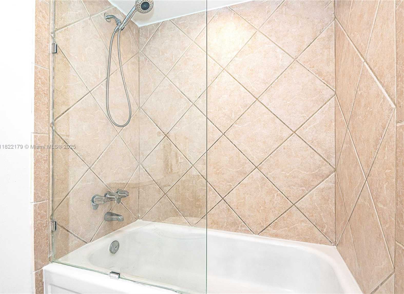 Small Image of 6770 INDIAN CREEK DR #10A, Miami Beach Number 11