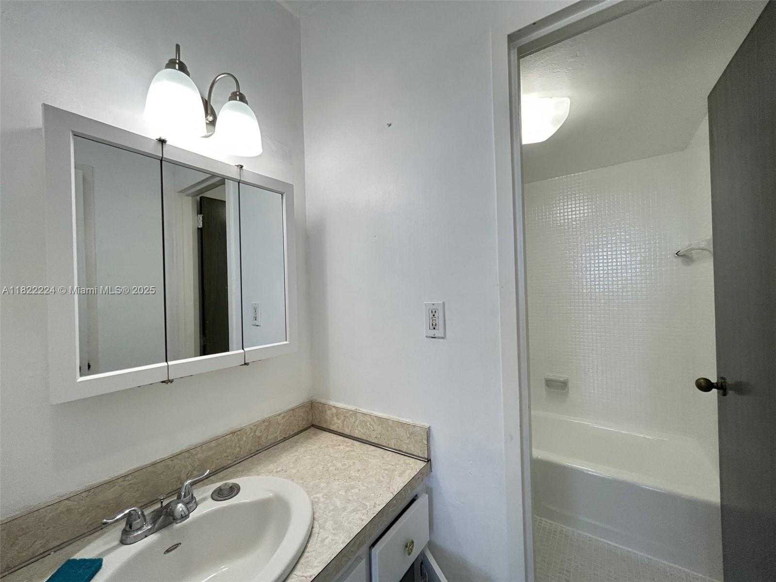 Small Image of 2899 COLLINS AVE #1642, Miami Beach Number 11