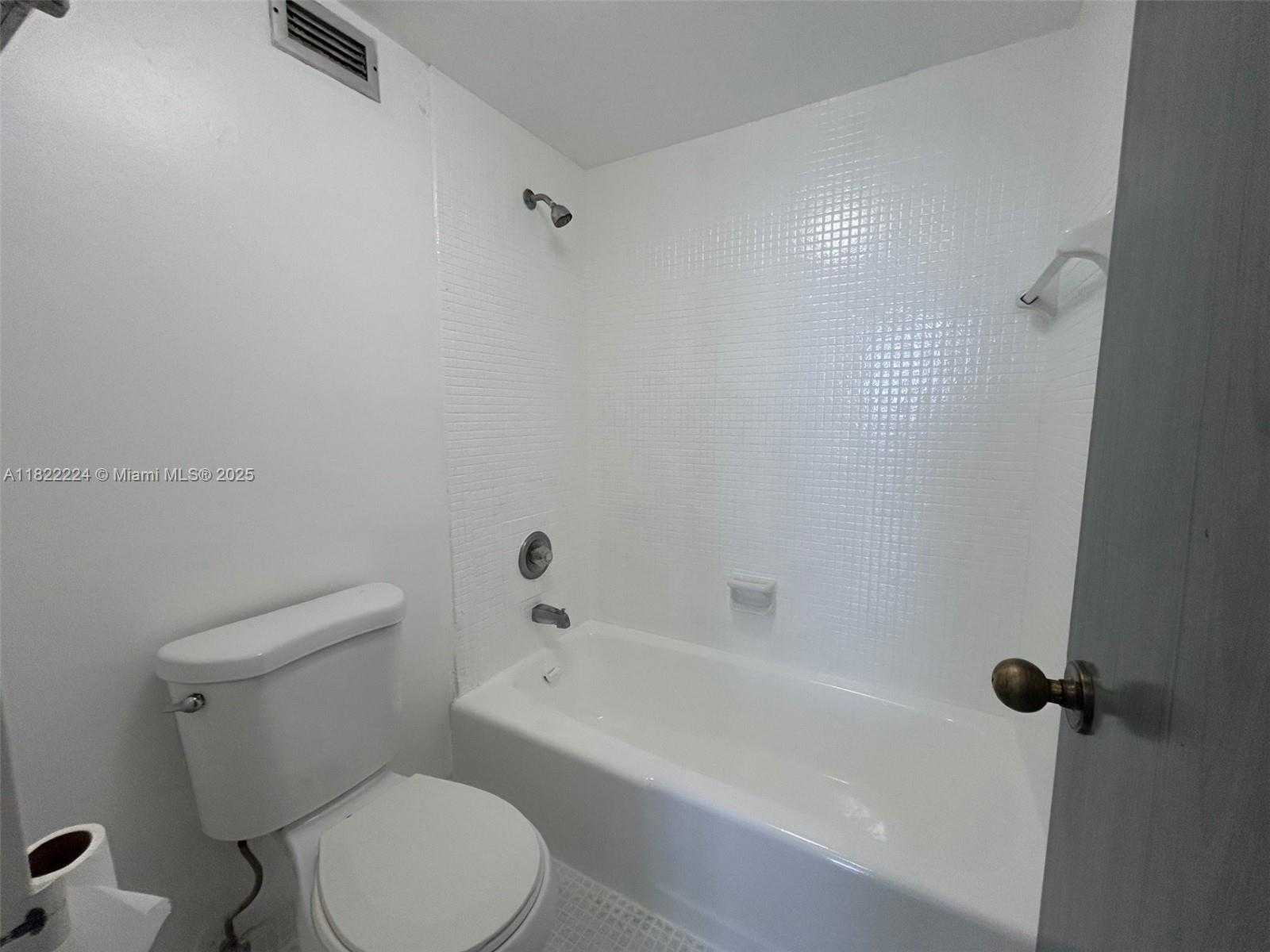 Small Image of 2899 COLLINS AVE #1642, Miami Beach Number 4