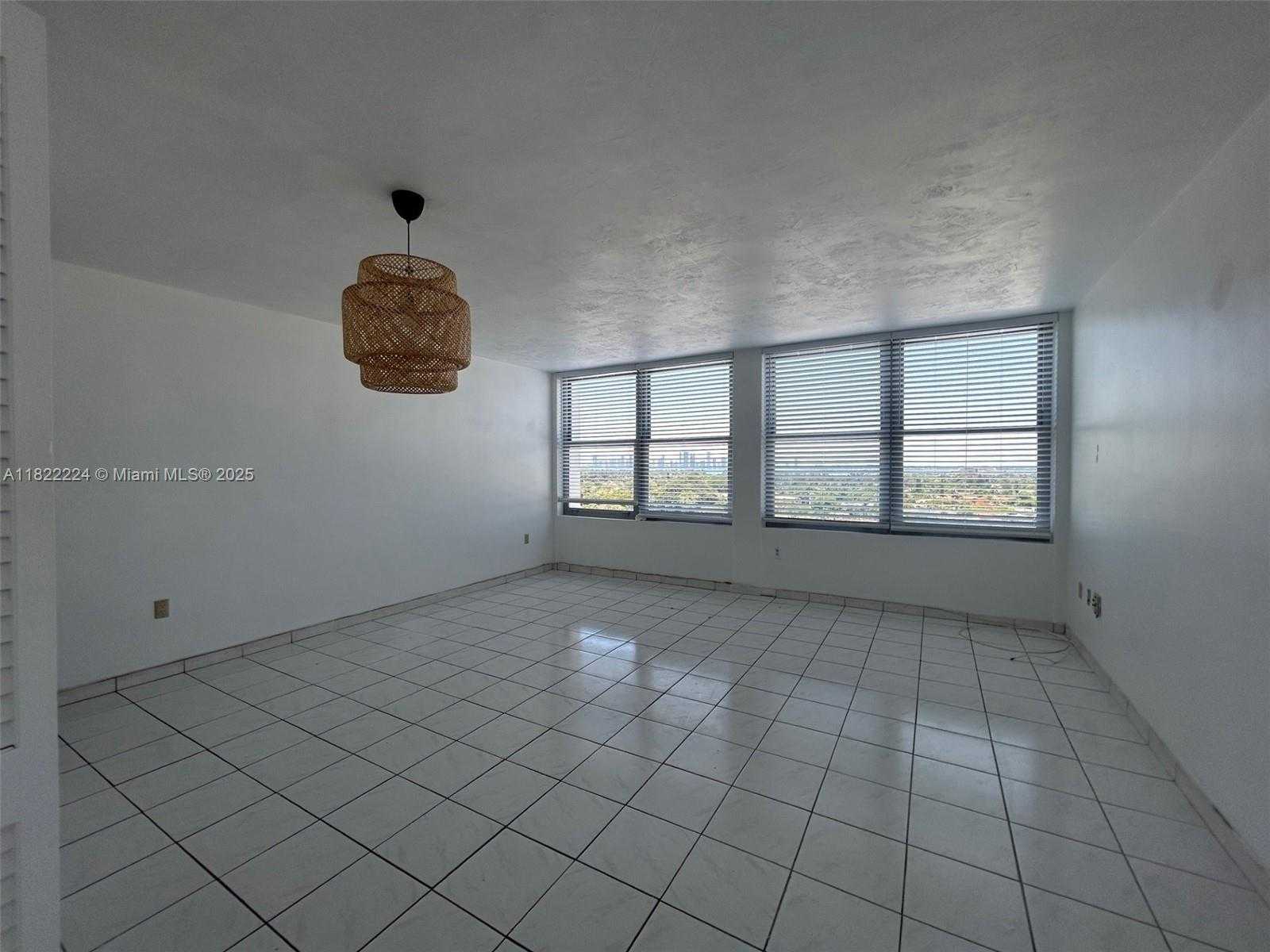 Small Image of 2899 COLLINS AVE #1642, Miami Beach Number 5