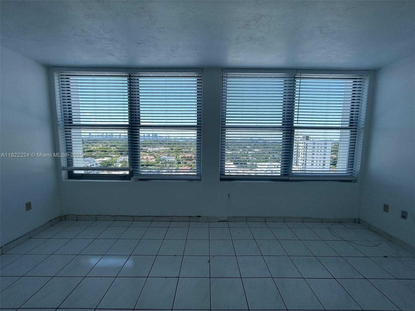 Small Image of 2899 COLLINS AVE #1642, Miami Beach Number 6