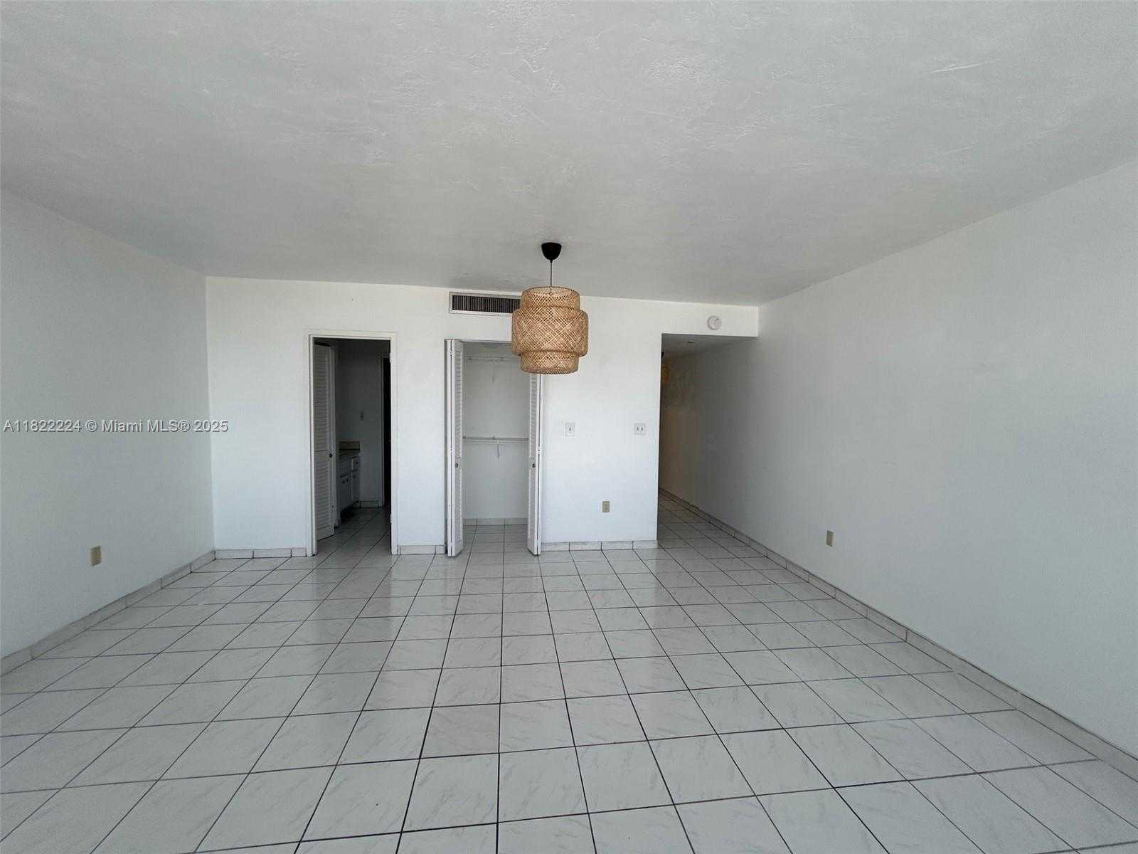 Small Image of 2899 COLLINS AVE #1642, Miami Beach Number 8
