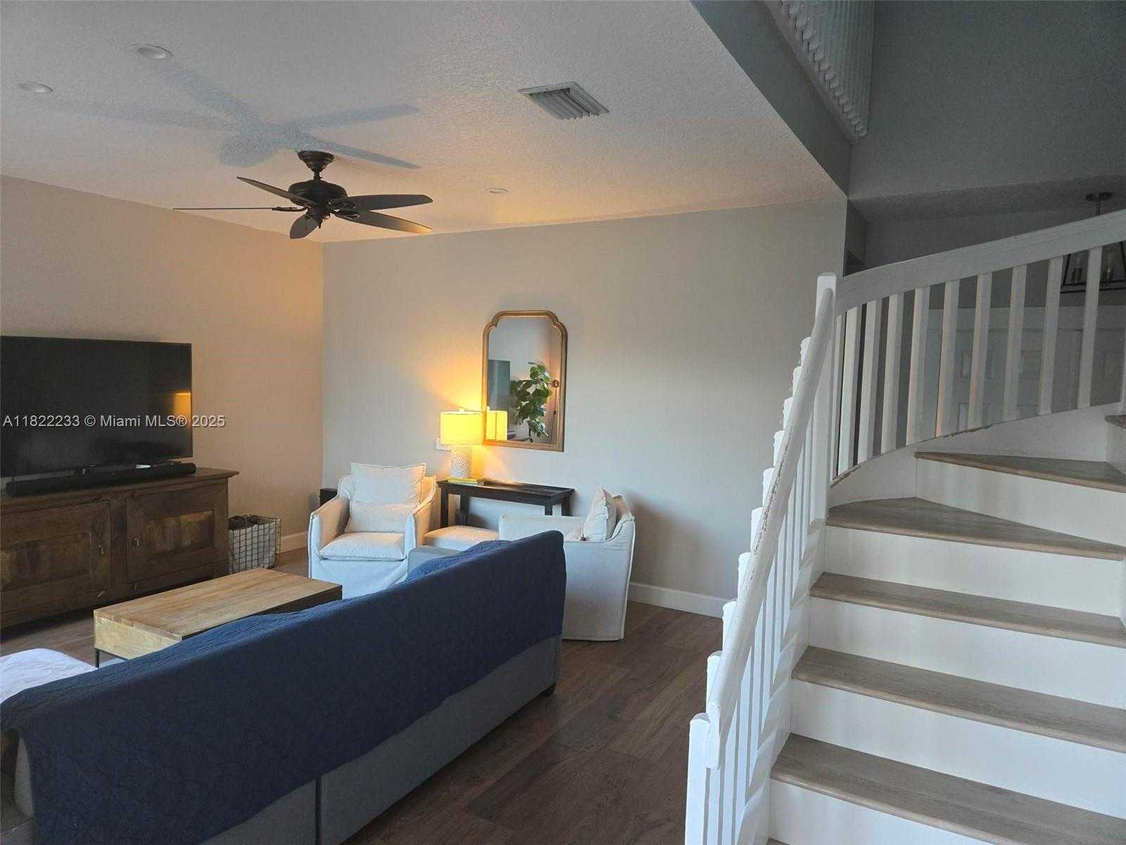 Small Image of 1055 BRIAR RIDGE RD, Weston Number 10