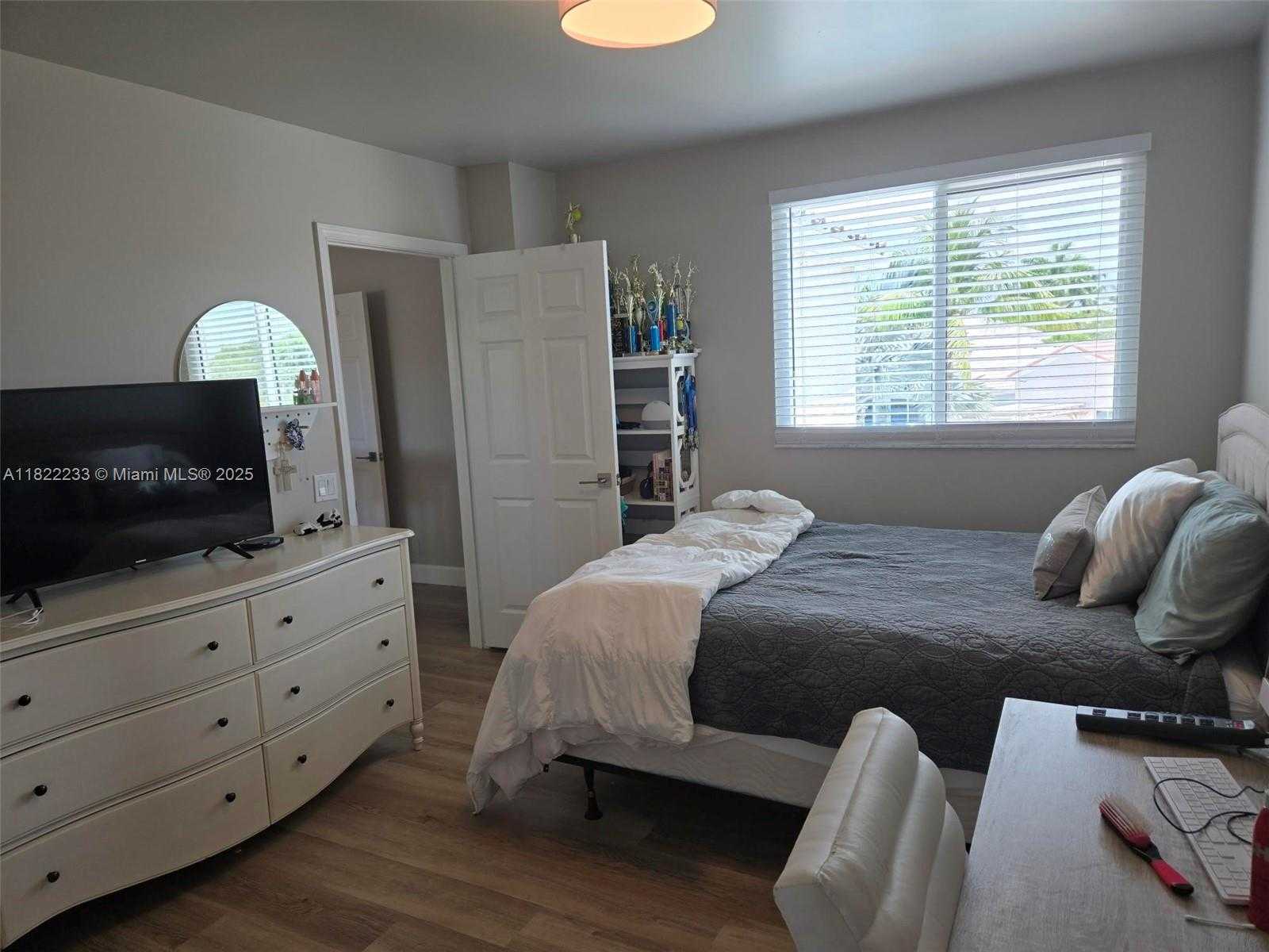 Small Image of 1055 BRIAR RIDGE RD, Weston Number 14