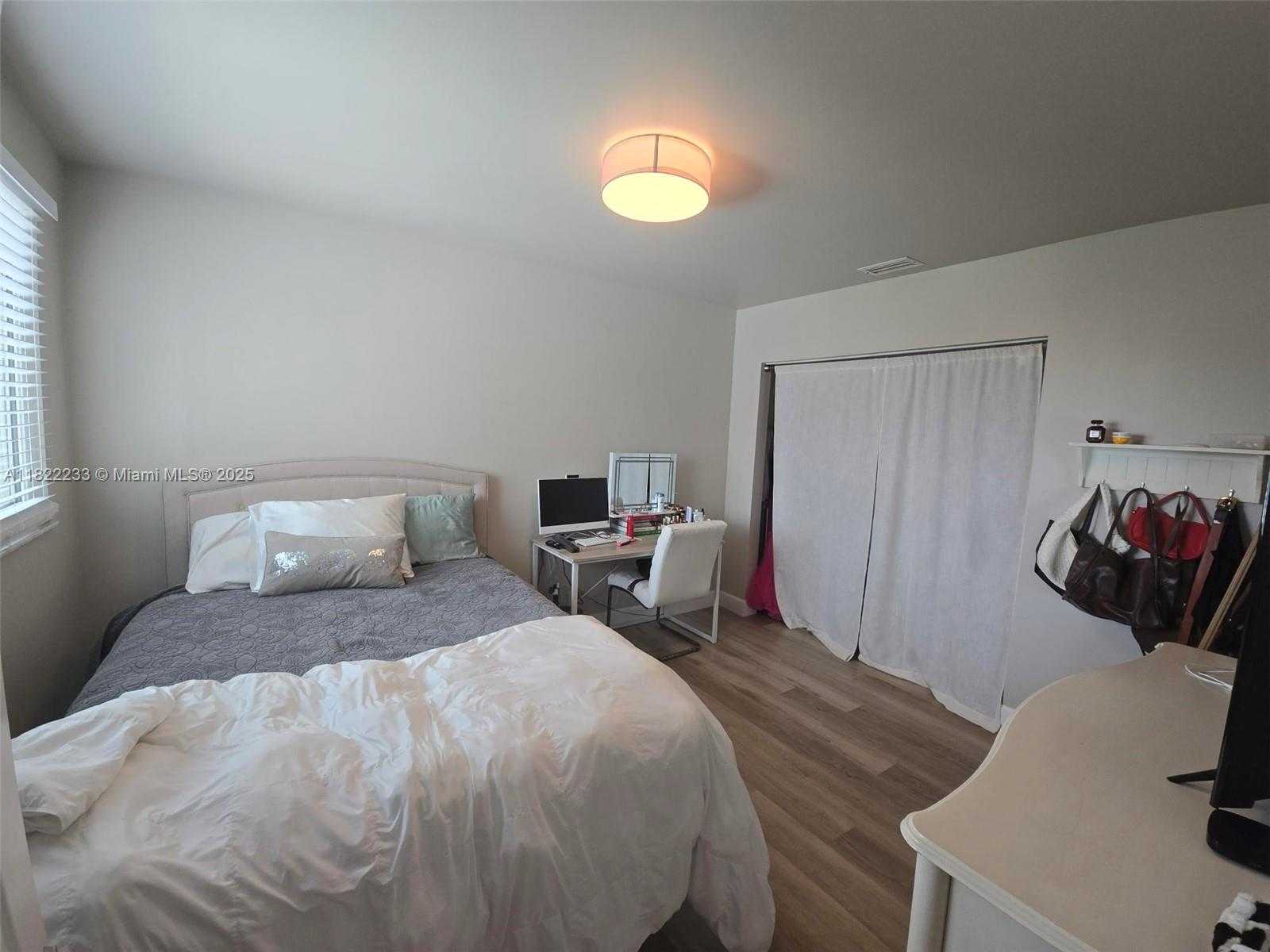 Small Image of 1055 BRIAR RIDGE RD, Weston Number 15