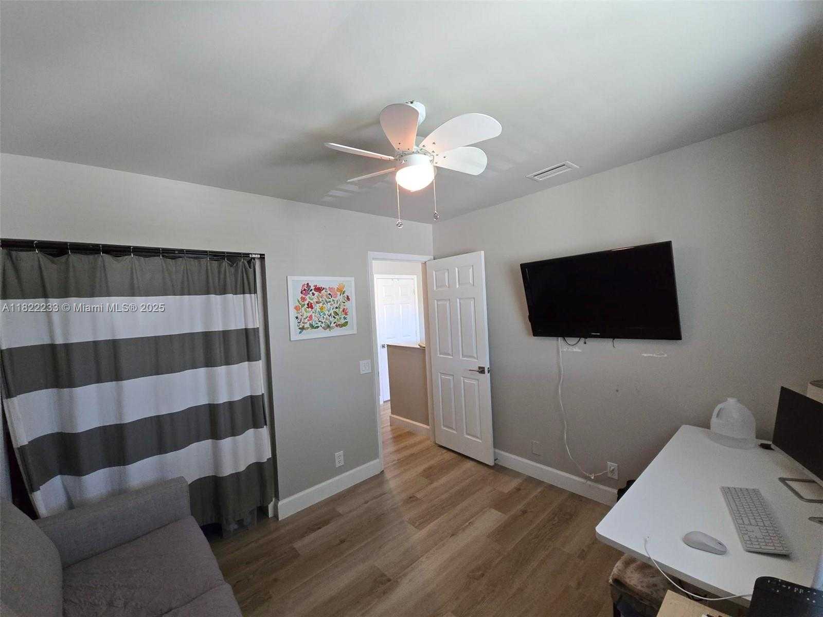 Small Image of 1055 BRIAR RIDGE RD, Weston Number 19