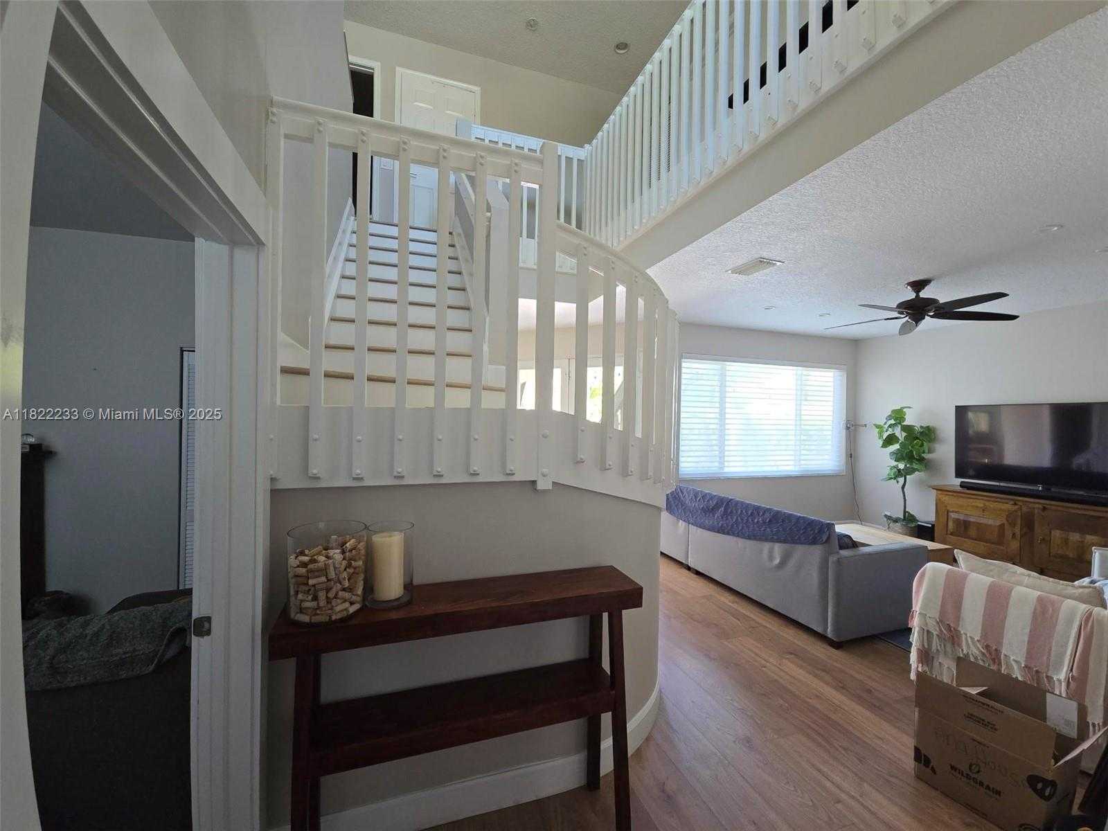 Small Image of 1055 BRIAR RIDGE RD, Weston Number 20