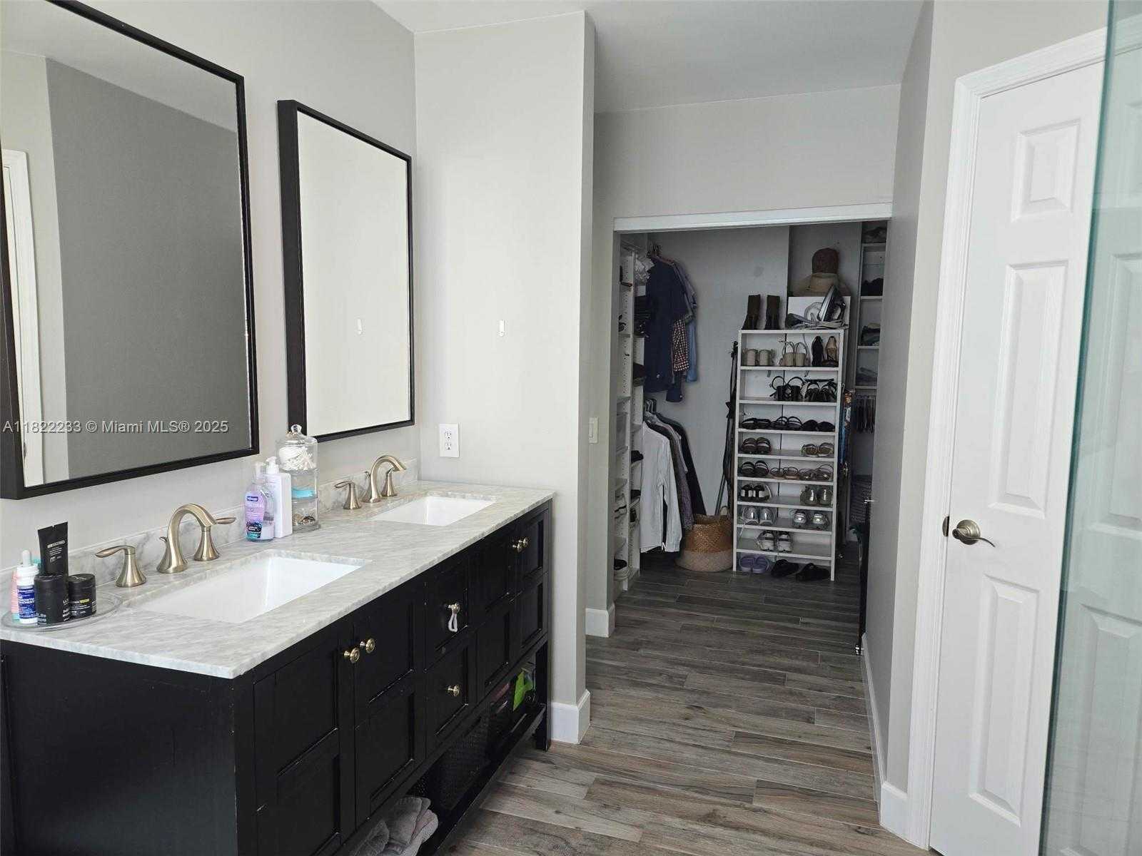 Small Image of 1055 BRIAR RIDGE RD, Weston Number 21