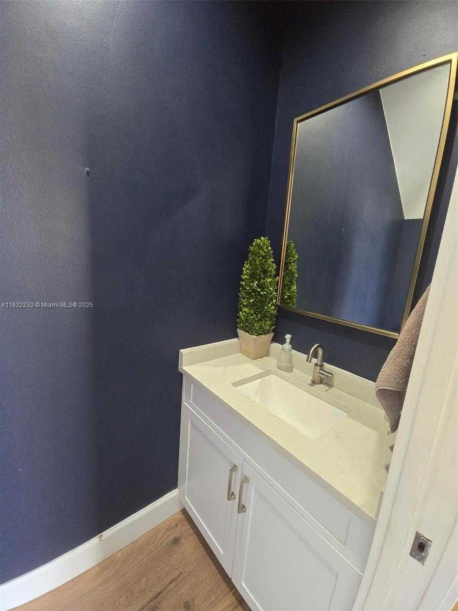 Small Image of 1055 BRIAR RIDGE RD, Weston Number 22