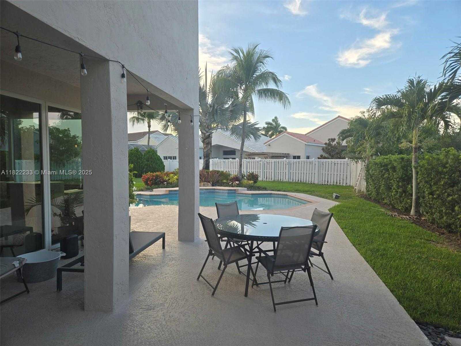 Small Image of 1055 BRIAR RIDGE RD, Weston Number 25