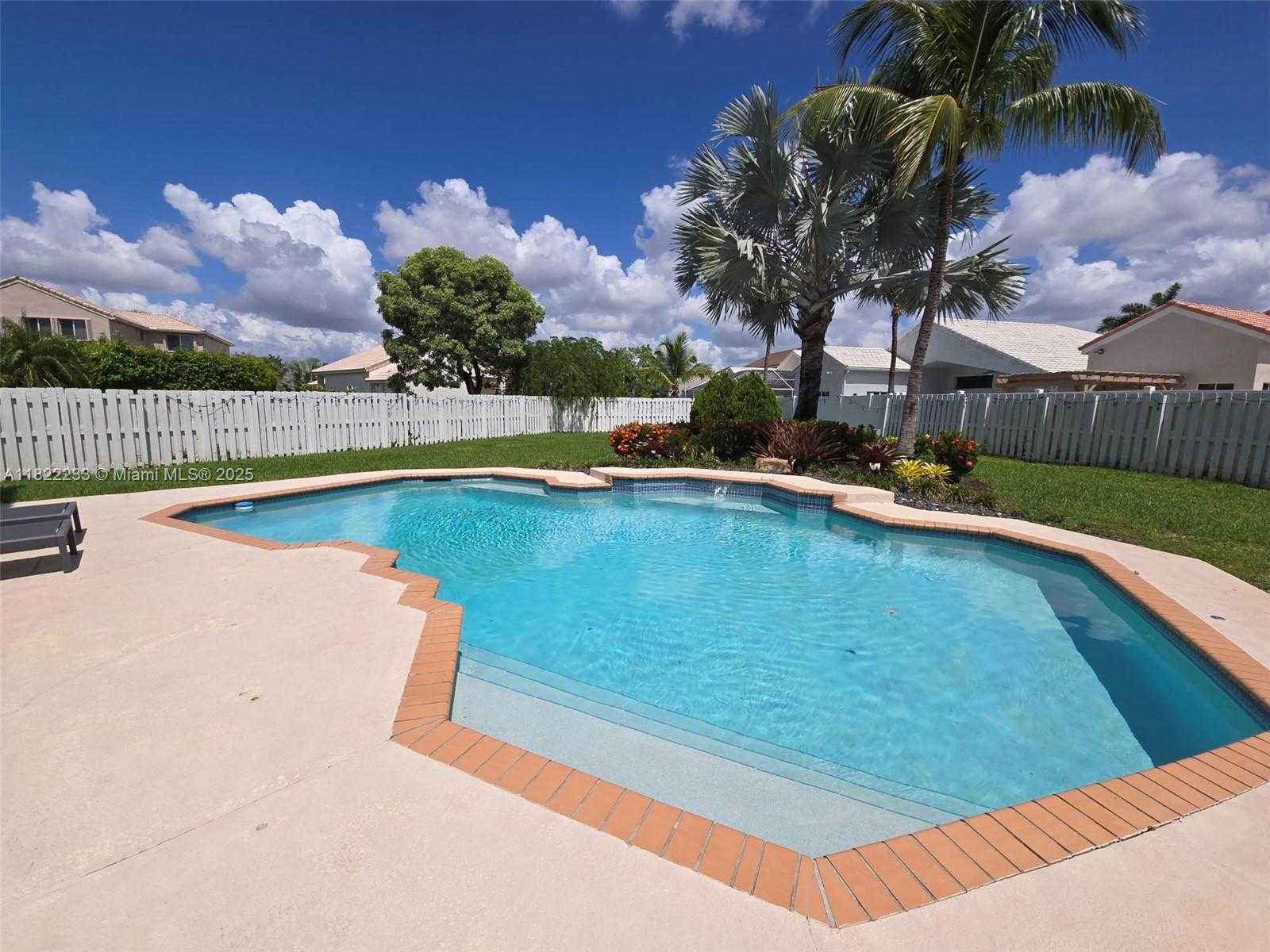 Small Image of 1055 BRIAR RIDGE RD, Weston Number 27