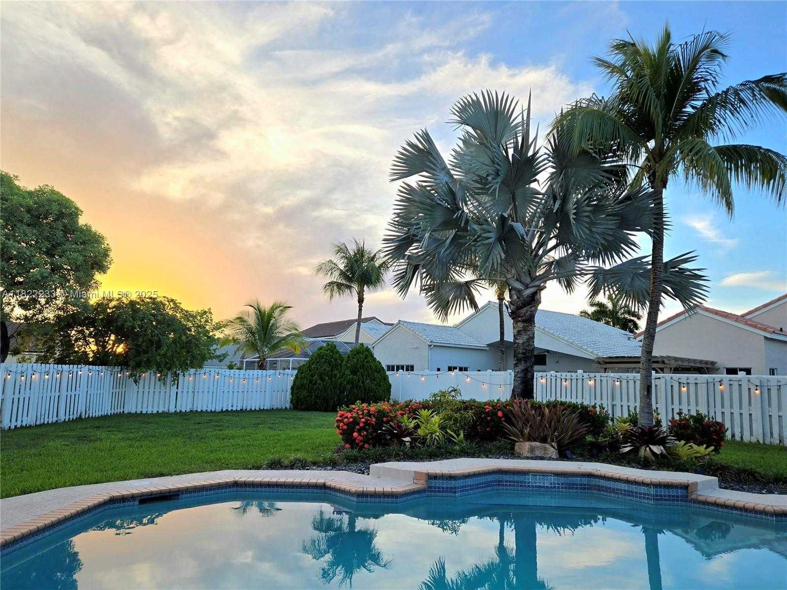 Small Image of 1055 BRIAR RIDGE RD, Weston Number 28