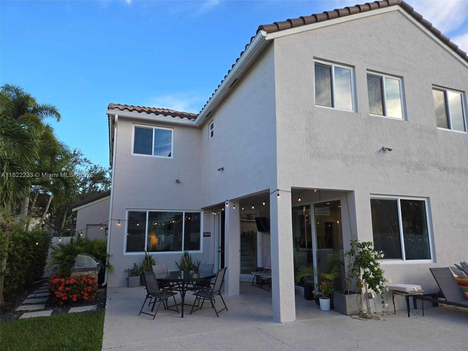 Small Image of 1055 BRIAR RIDGE RD, Weston Number 3