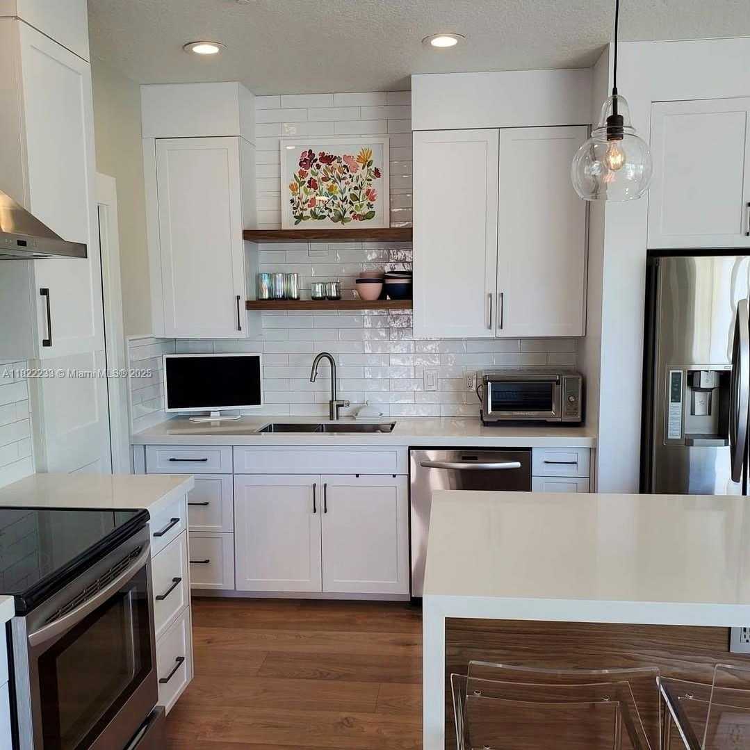 Small Image of 1055 BRIAR RIDGE RD, Weston Number 5
