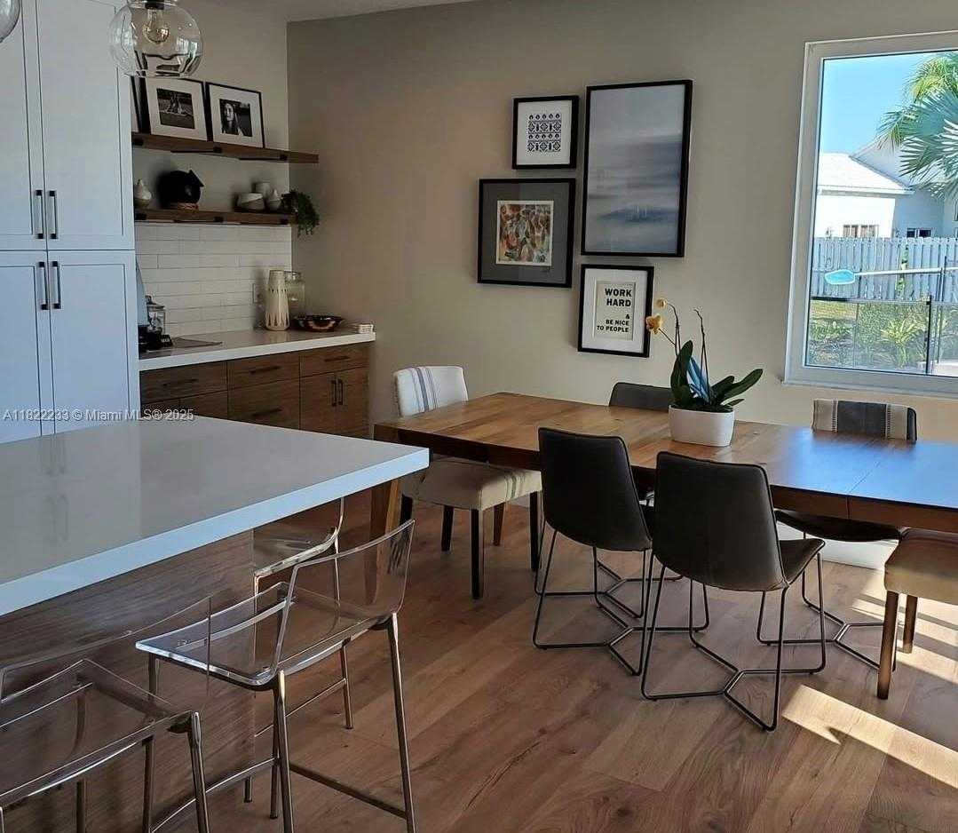 Small Image of 1055 BRIAR RIDGE RD, Weston Number 6