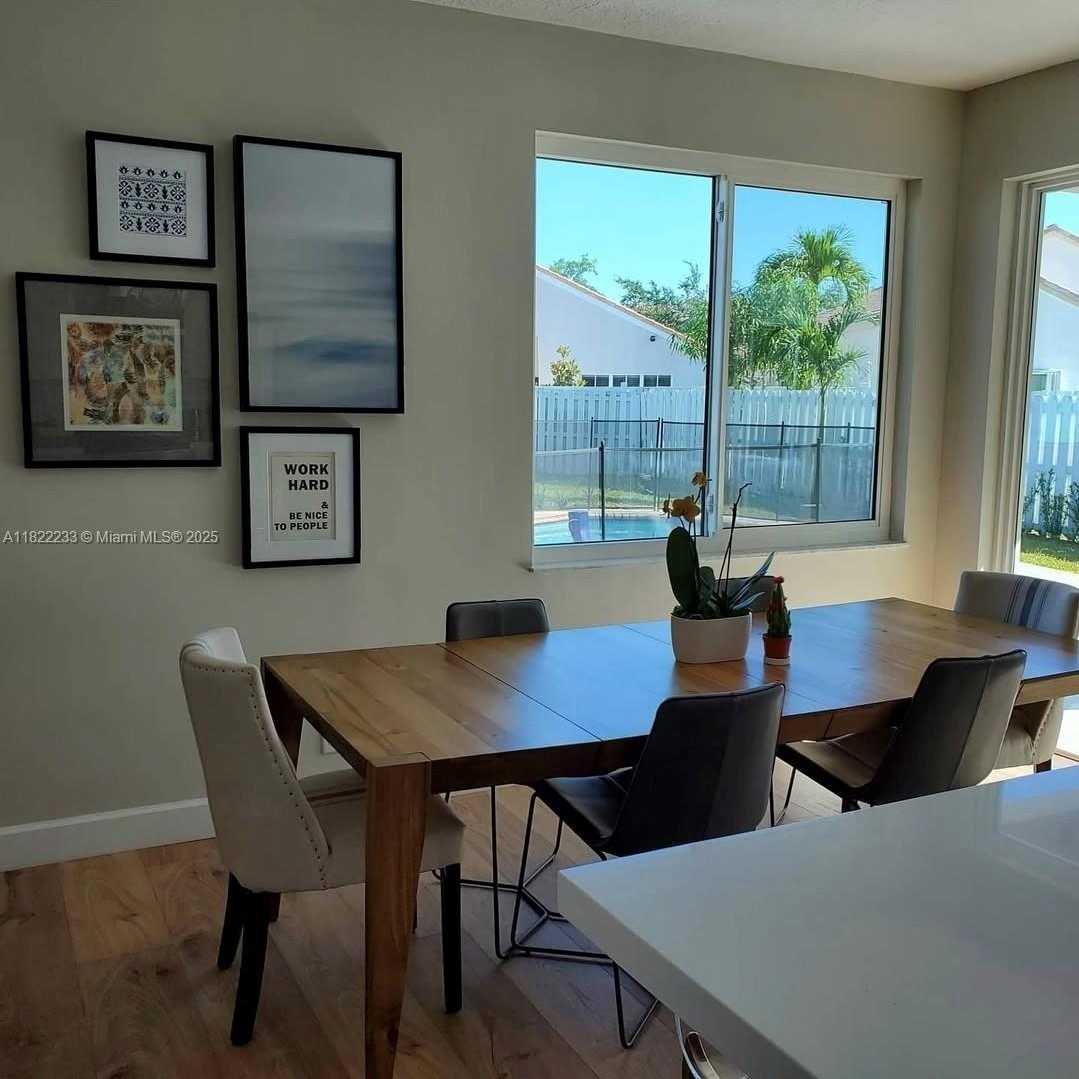 Small Image of 1055 BRIAR RIDGE RD, Weston Number 7