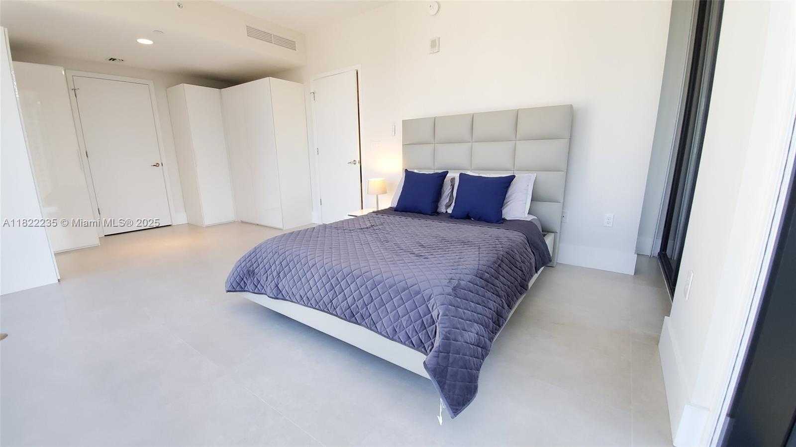 Small Image of 1010 BRICKELL AVE #2511, Miami Number 4