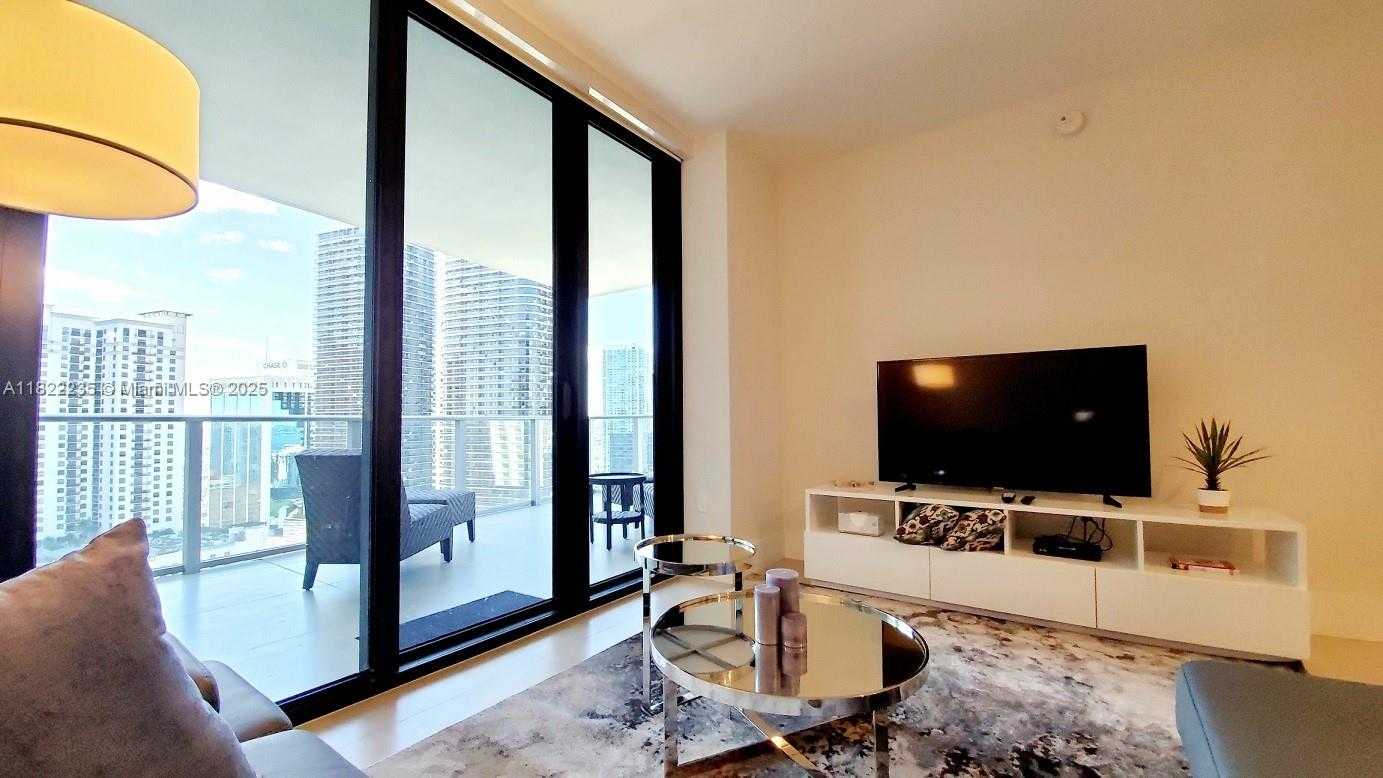 Small Image of 1010 BRICKELL AVE #2511, Miami Number 6
