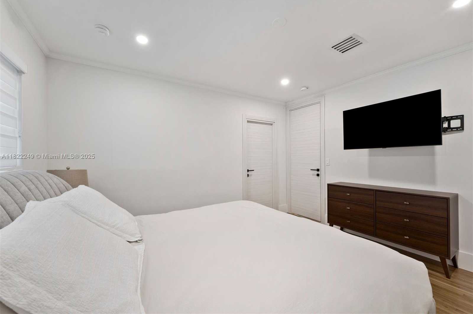 Small Image of 45 PALERMO AVE, Coral Gables Number 14