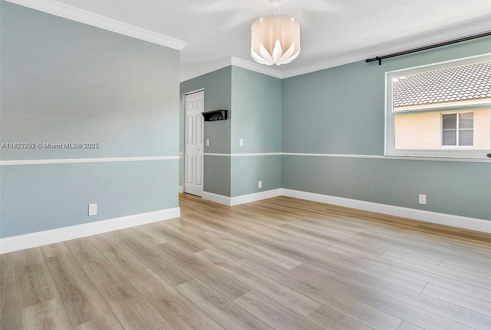 Small Image of 1175 PEREGRINE WAY, Weston Number 19