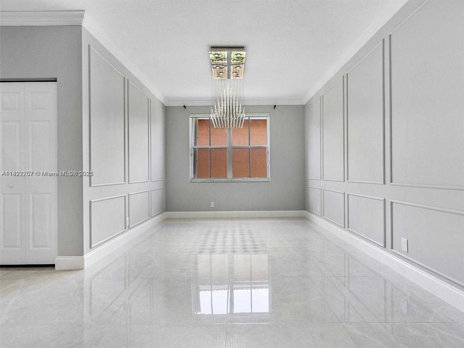 Small Image of 1175 PEREGRINE WAY, Weston Number 4