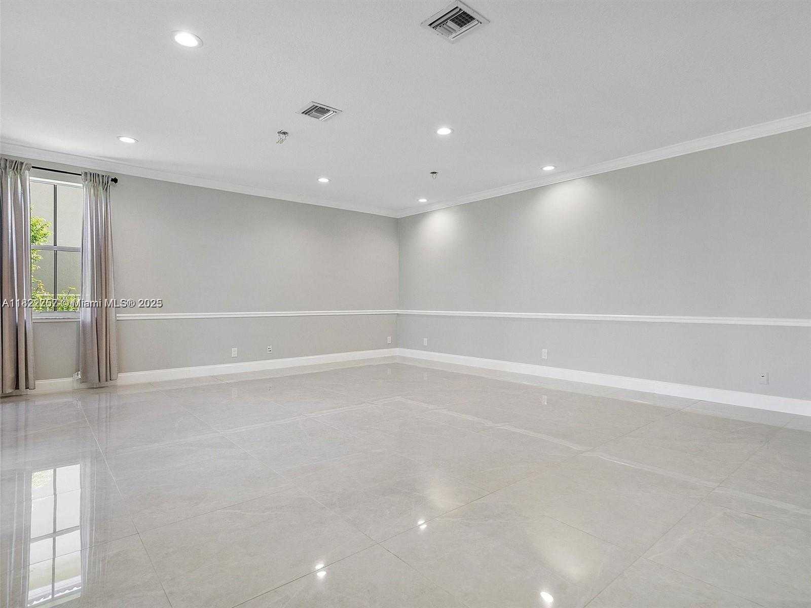 Small Image of 1175 PEREGRINE WAY, Weston Number 7