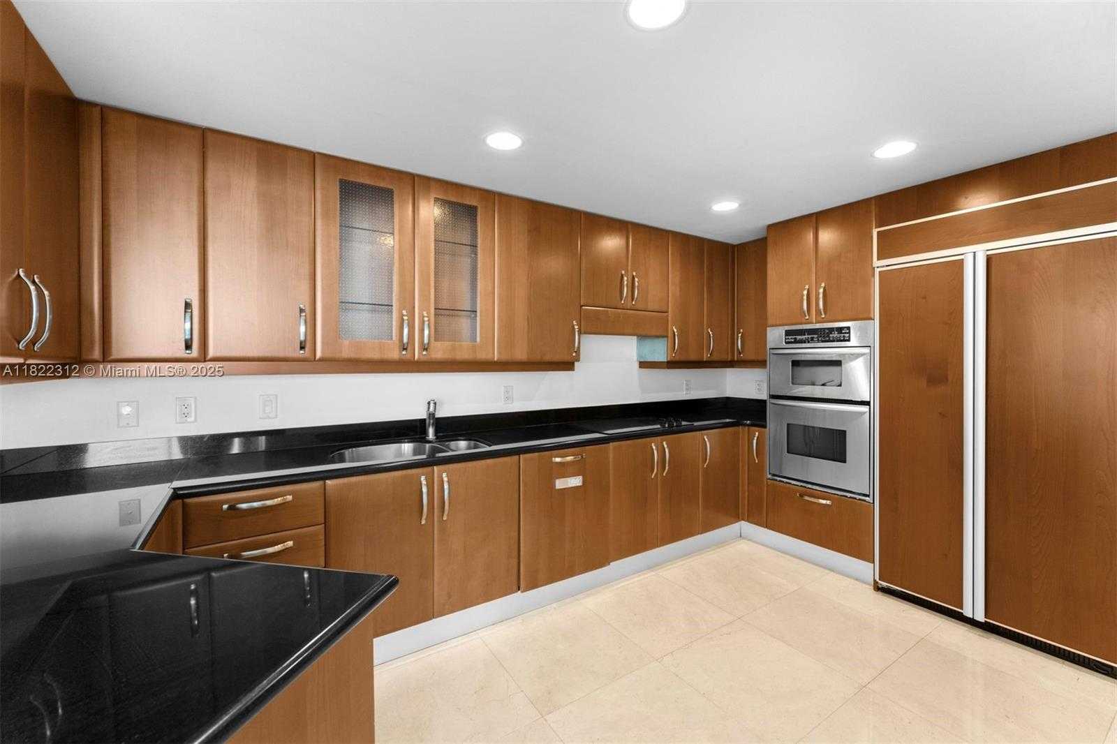 Small Image of 19400 TURNBERRY WAY #1221, Aventura Number 12