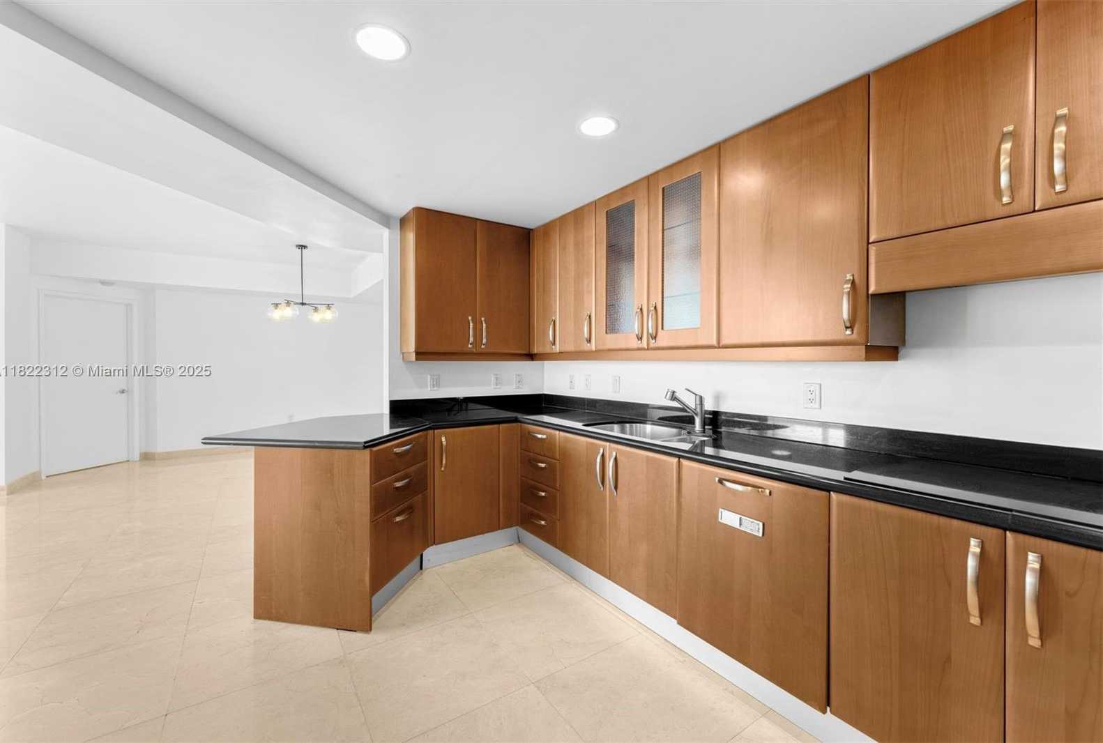 Small Image of 19400 TURNBERRY WAY #1221, Aventura Number 13