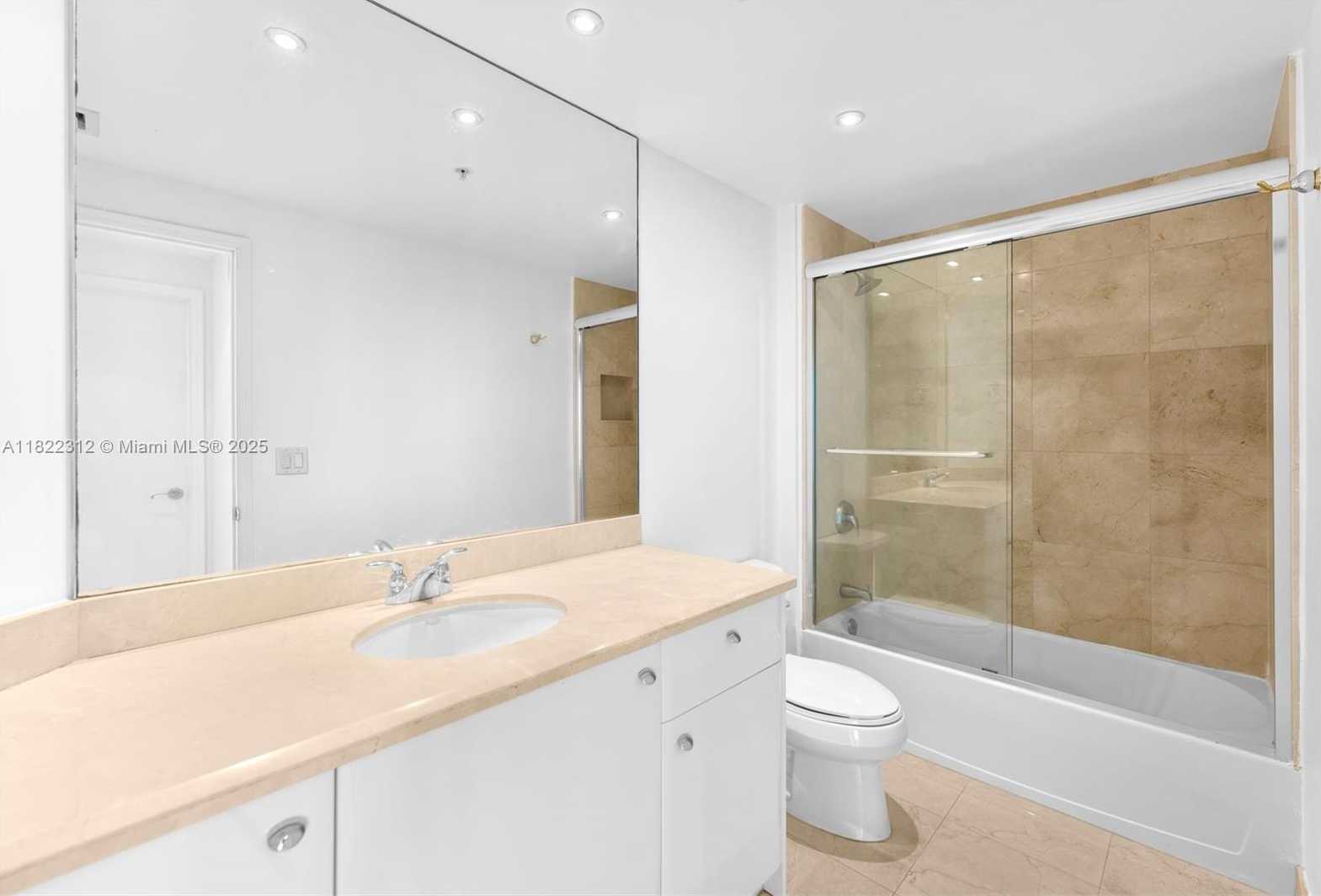 Small Image of 19400 TURNBERRY WAY #1221, Aventura Number 14