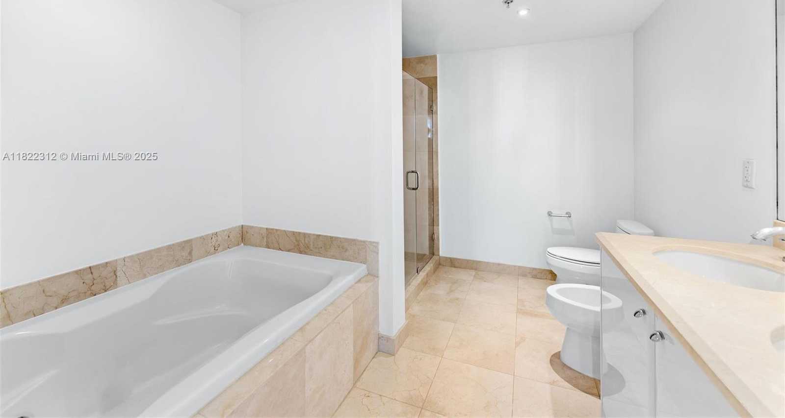 Small Image of 19400 TURNBERRY WAY #1221, Aventura Number 17