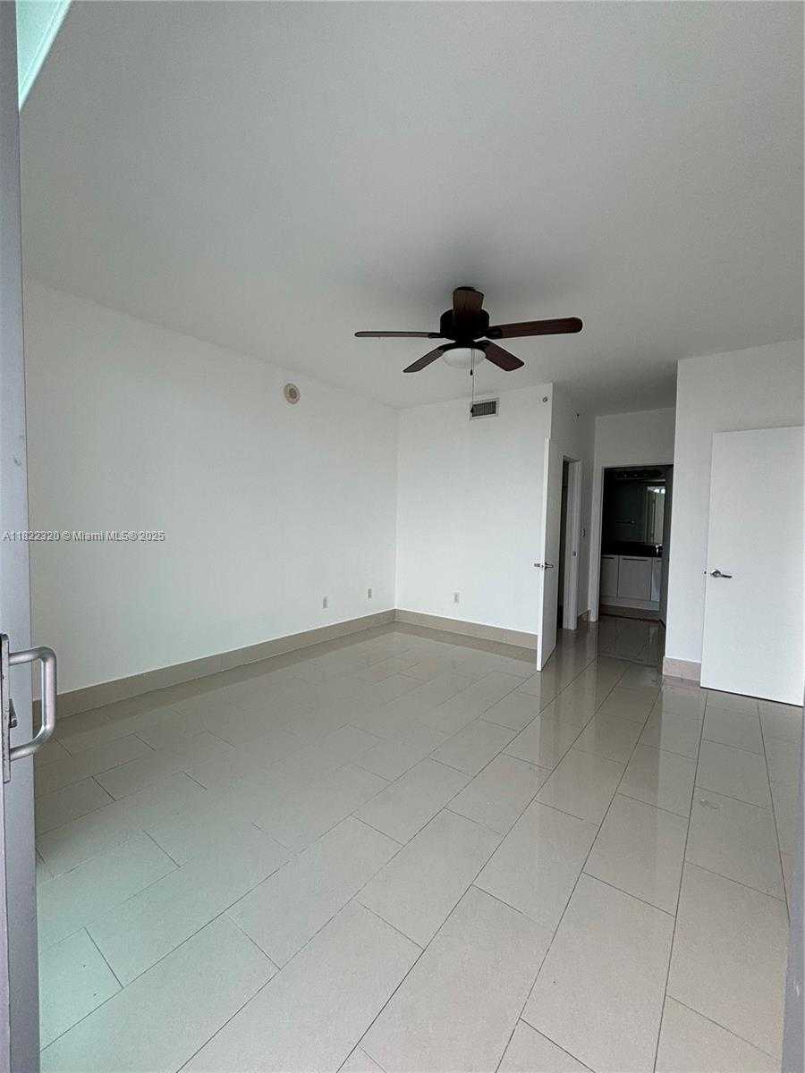 Small Image of 90 SOUTH WEST 3RD ST #4106, Miami Number 30