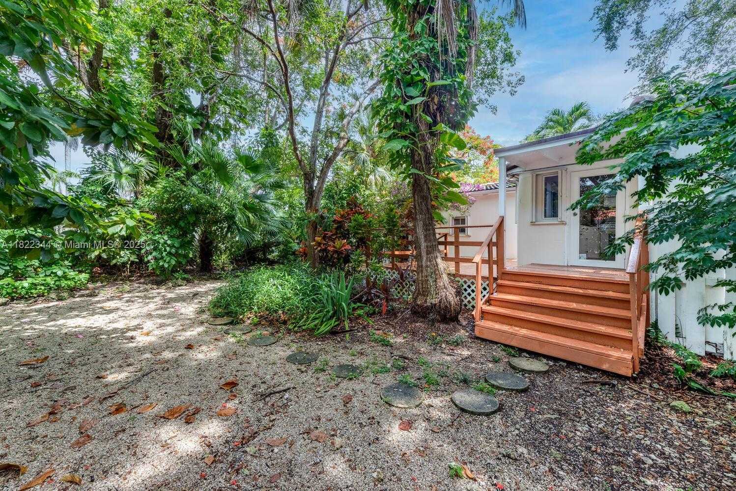 Small Image of 5726 SOUTH WEST 42ND ST, South Miami Number 22