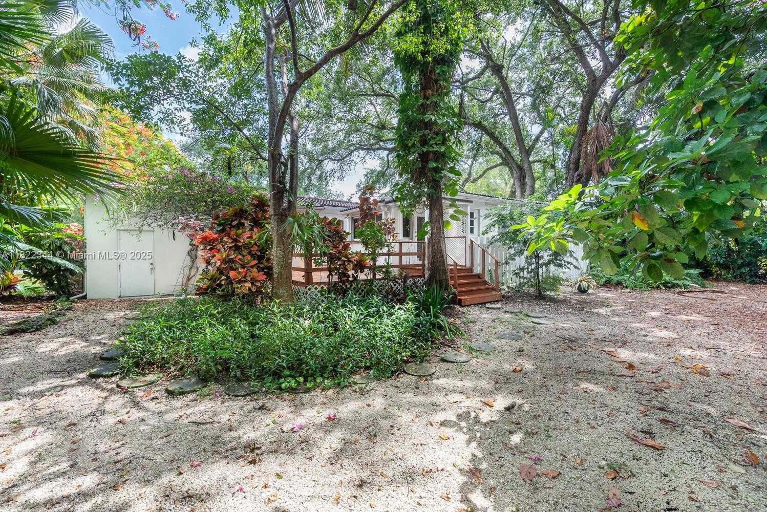 Small Image of 5726 SOUTH WEST 42ND ST, South Miami Number 24