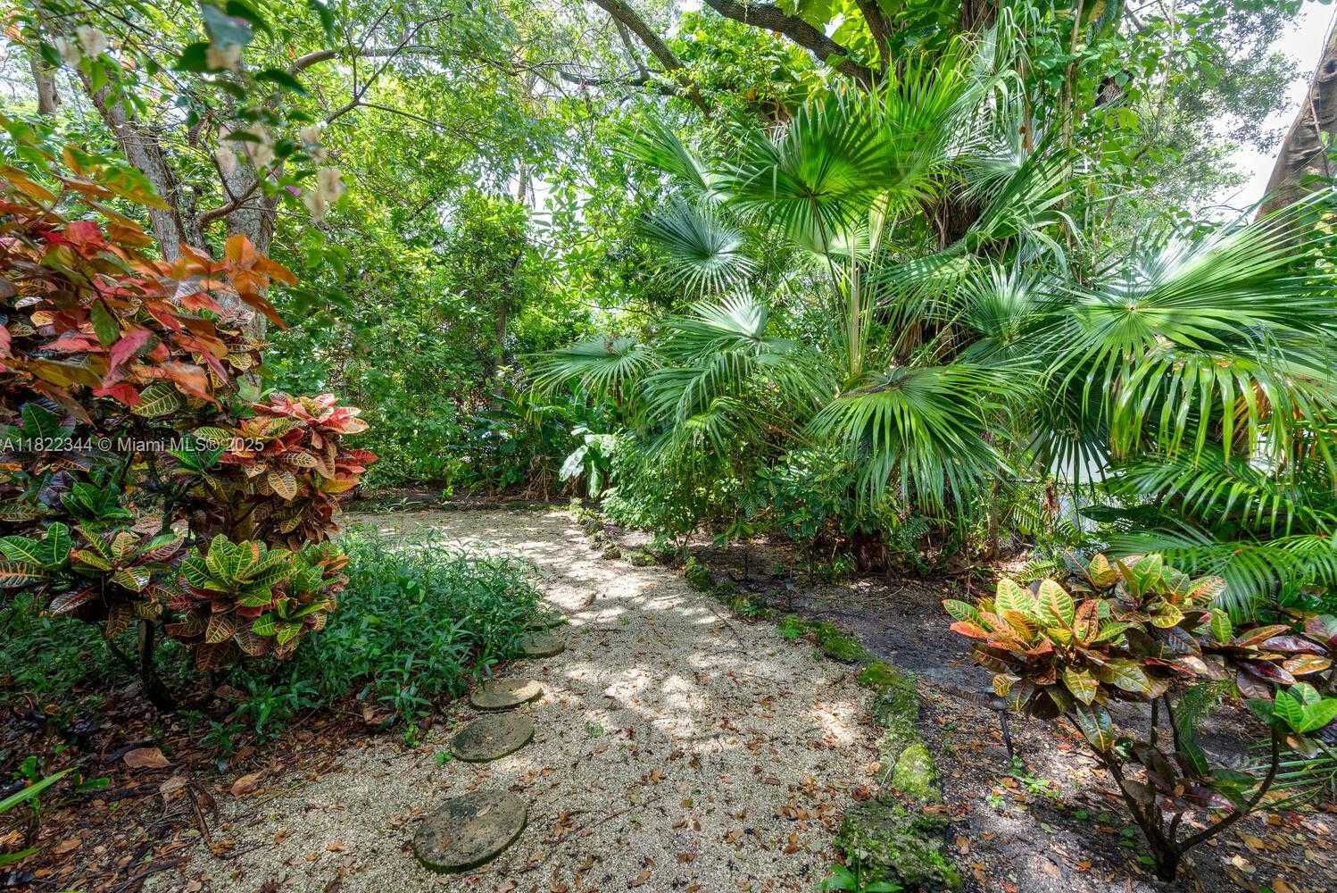 Small Image of 5726 SOUTH WEST 42ND ST, South Miami Number 25
