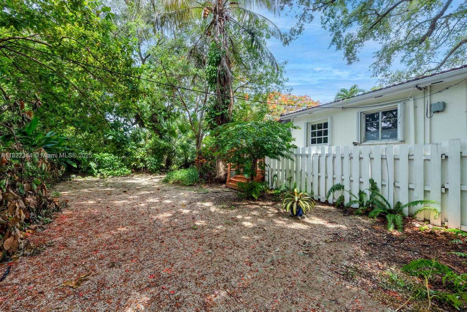 Small Image of 5726 SOUTH WEST 42ND ST, South Miami Number 26