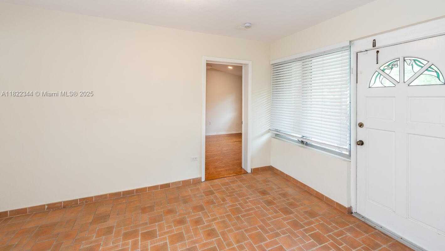 Small Image of 5726 SOUTH WEST 42ND ST, South Miami Number 3