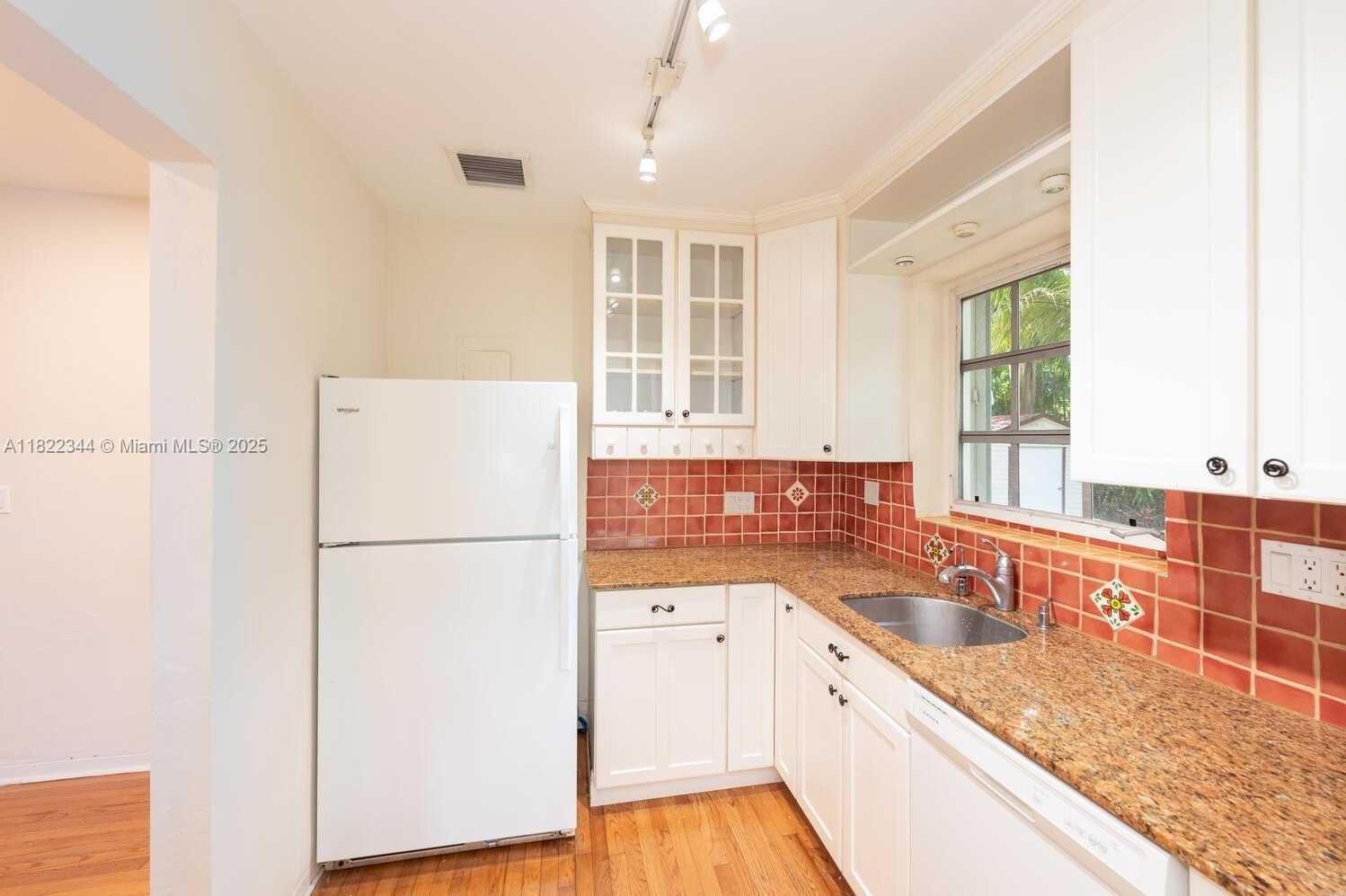 Small Image of 5726 SOUTH WEST 42ND ST, South Miami Number 6
