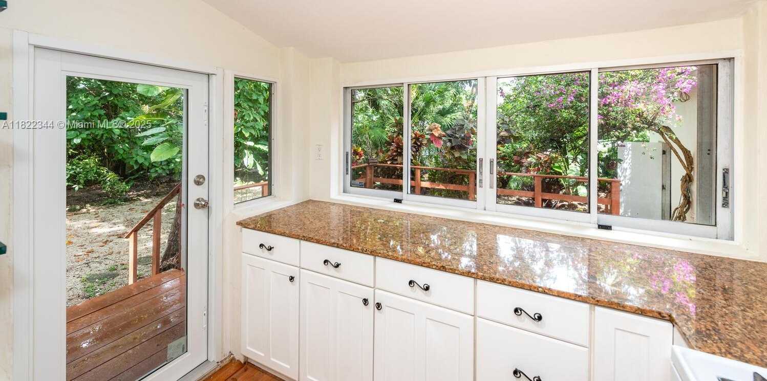 Small Image of 5726 SOUTH WEST 42ND ST, South Miami Number 8