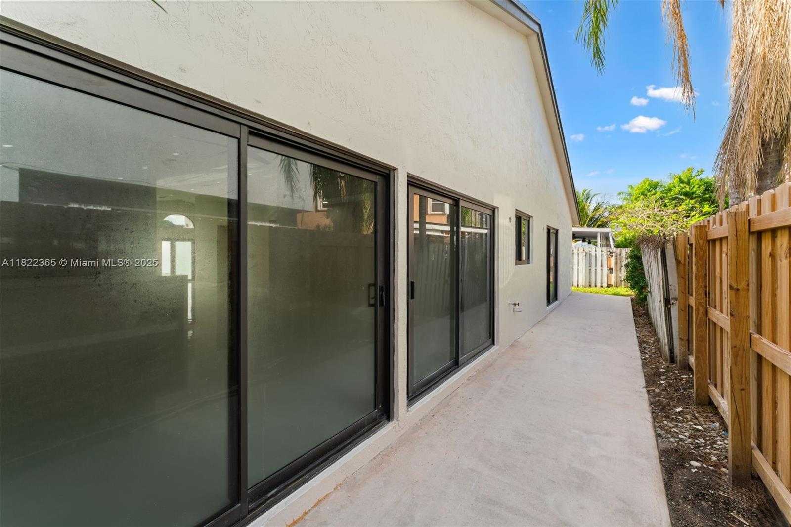 Small Image of 9940 SOUTH WEST 155TH AVE, Miami Number 23