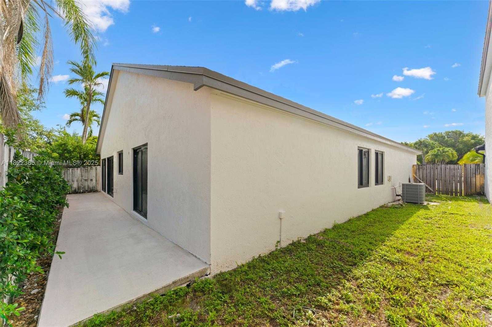 Small Image of 9940 SOUTH WEST 155TH AVE, Miami Number 24